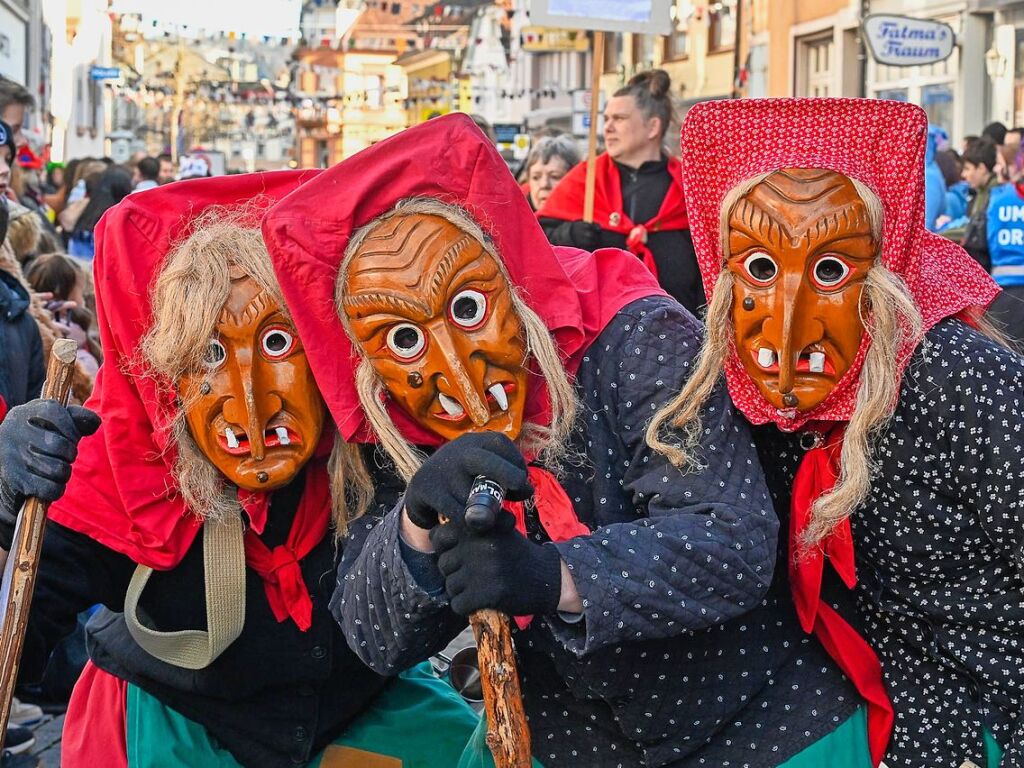 Zahlreiche Hstrger zogen am Sonntag durch die Lahrer Innenstadt. Die Besucher verfolgten das Treiben gut gelaunt.