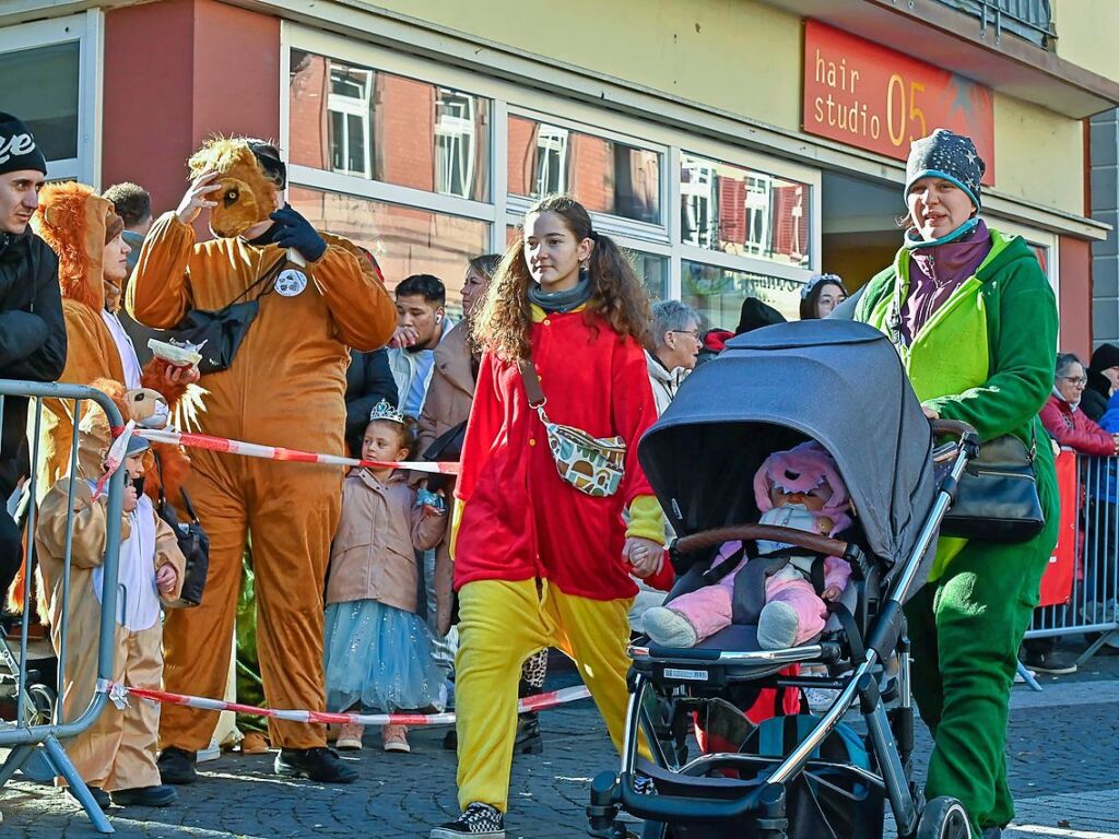 Zahlreiche Hstrger zogen am Sonntag durch die Lahrer Innenstadt. Die Besucher verfolgten das Treiben gut gelaunt.