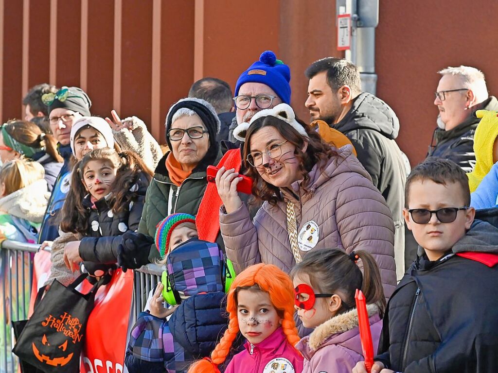 Zahlreiche Hstrger zogen am Sonntag durch die Lahrer Innenstadt. Die Besucher verfolgten das Treiben gut gelaunt.