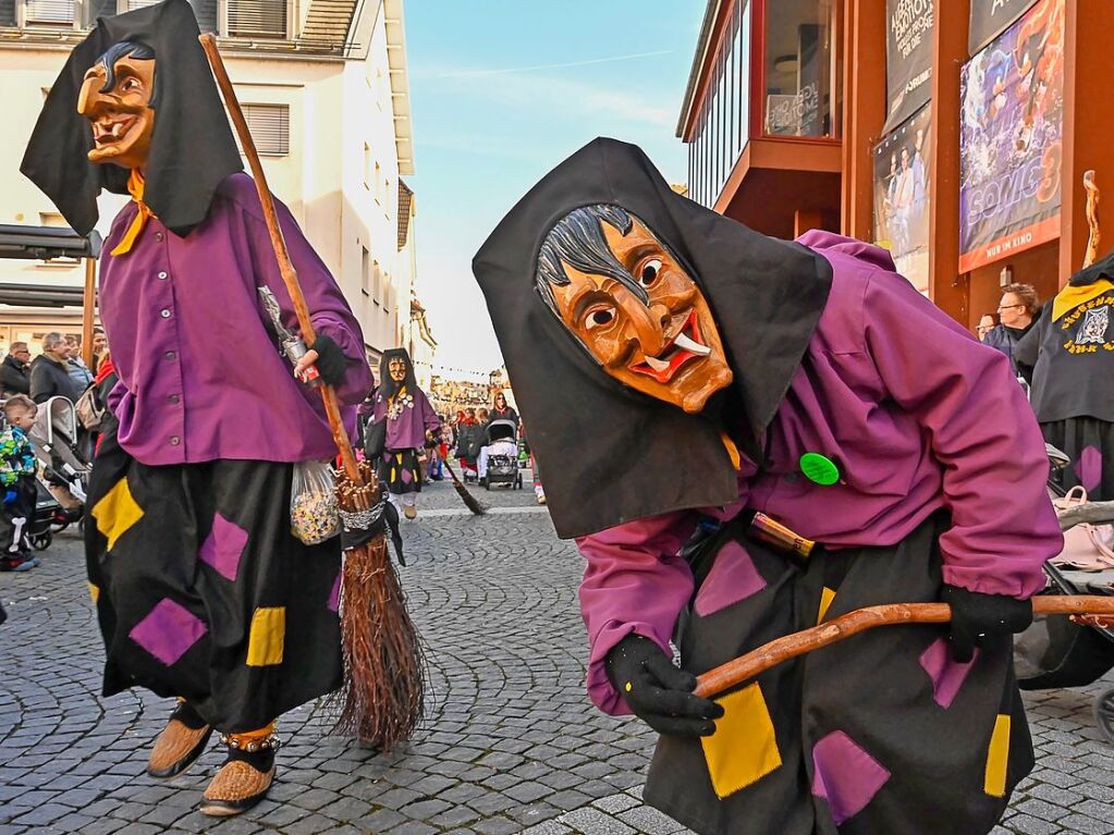 Zahlreiche Hstrger zogen am Sonntag durch die Lahrer Innenstadt. Die Besucher verfolgten das Treiben gut gelaunt.