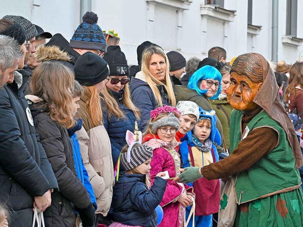 Zahlreiche Hstrger zogen am Sonntag durch die Lahrer Innenstadt. Die Besucher verfolgten das Treiben gut gelaunt.