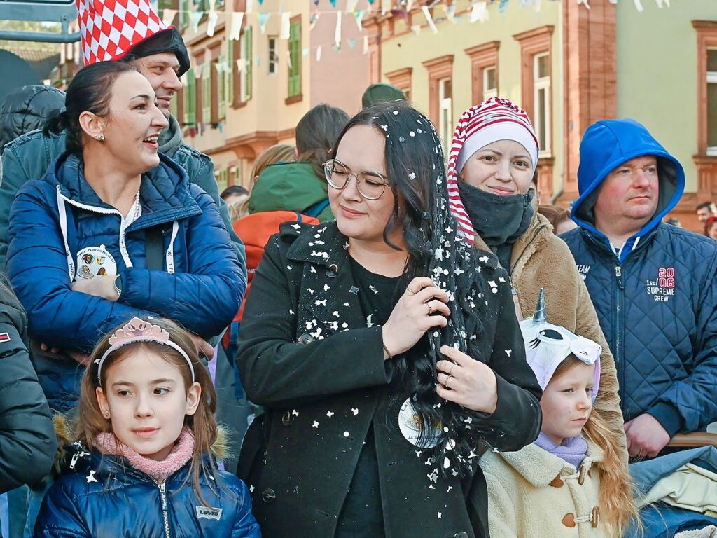 Zahlreiche Hstrger zogen am Sonntag durch die Lahrer Innenstadt. Die Besucher verfolgten das Treiben gut gelaunt.