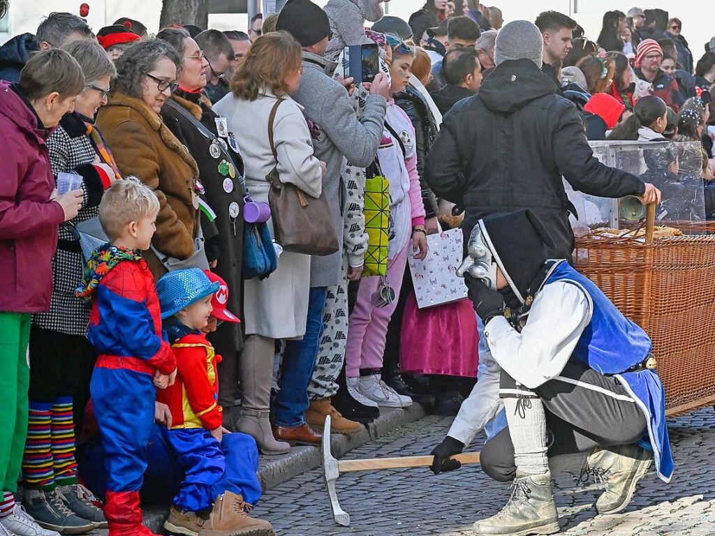 Zahlreiche Hstrger zogen am Sonntag durch die Lahrer Innenstadt. Die Besucher verfolgten das Treiben gut gelaunt.