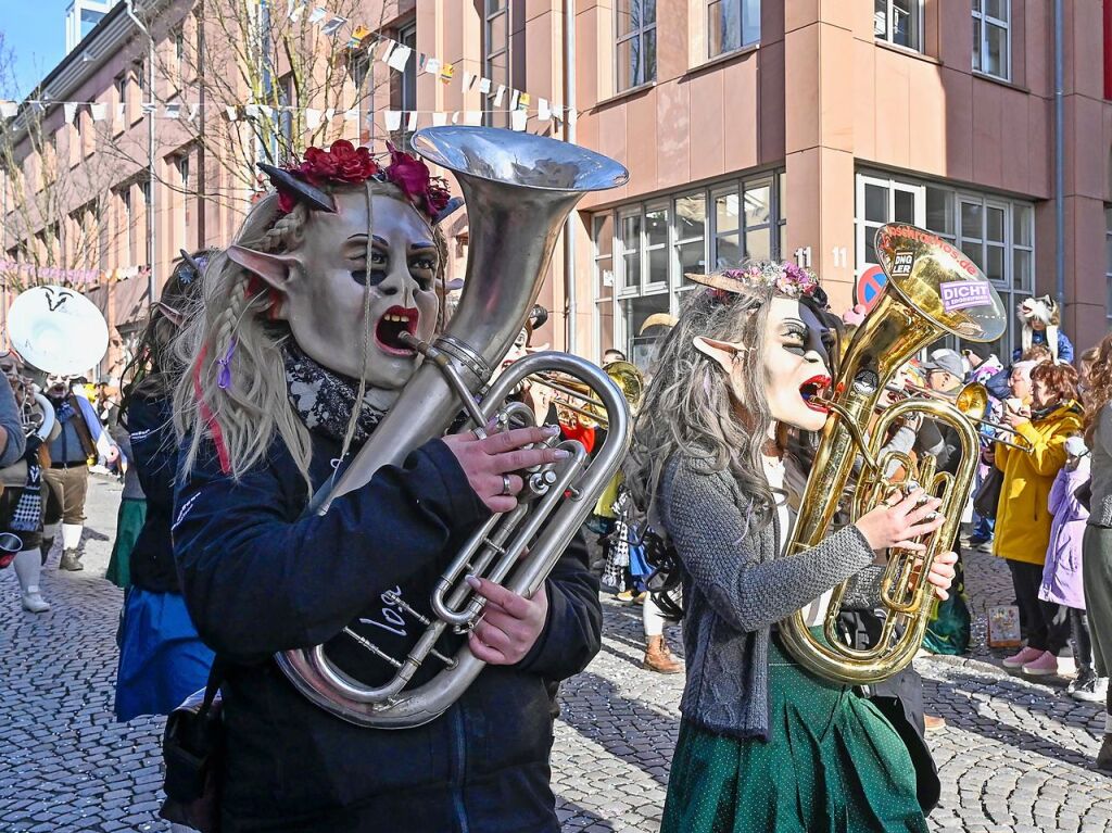 Zahlreiche Hstrger zogen am Sonntag durch die Lahrer Innenstadt. Die Besucher verfolgten das Treiben gut gelaunt.