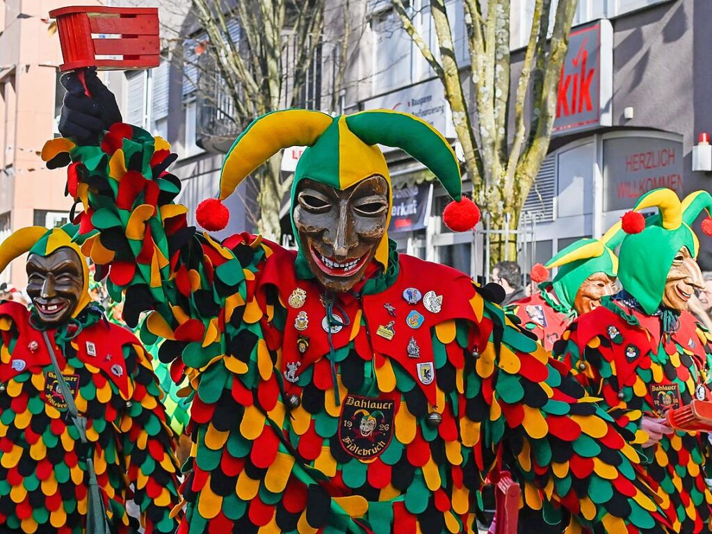 Zahlreiche Hstrger zogen am Sonntag durch die Lahrer Innenstadt. Die Besucher verfolgten das Treiben gut gelaunt.