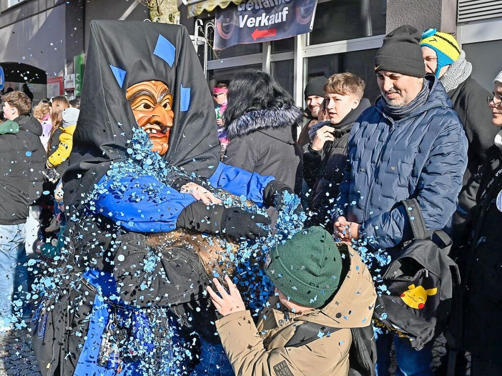 Zahlreiche Hstrger zogen am Sonntag durch die Lahrer Innenstadt. Die Besucher verfolgten das Treiben gut gelaunt.