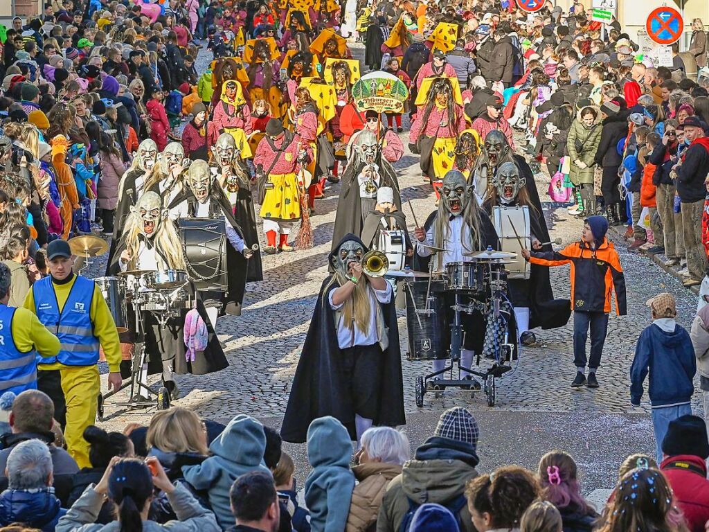 Zahlreiche Hstrger zogen am Sonntag durch die Lahrer Innenstadt. Die Besucher verfolgten das Treiben gut gelaunt.