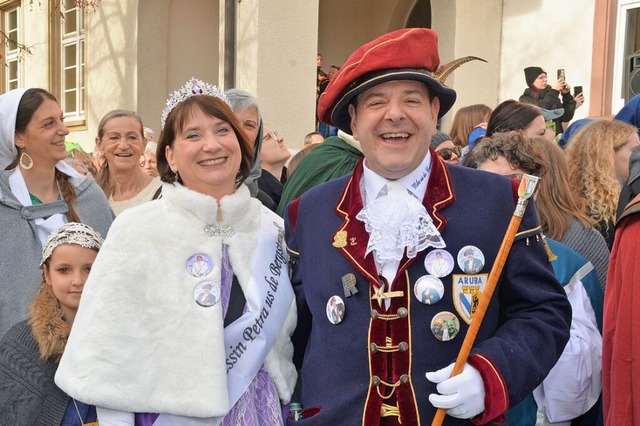 Ein nrrisches Regentenpaar: Prinzessi... und Statthalter Mike us de Bergstroo  | Foto: Edgar Steinfelder