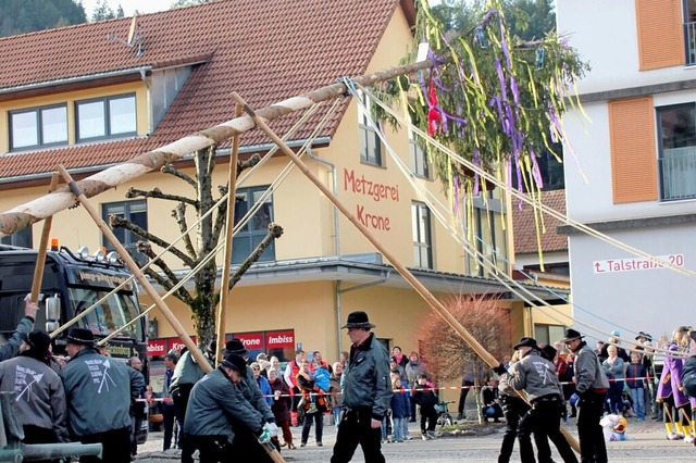 Mit reiner Muskelkraft stemmten die Na...einmal 22 Minuten brauchten sie dafr.  | Foto: Yvonne Rnzi