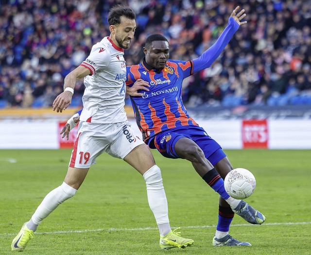 Verdienter Sieg: FCB-Verteidiger Jonas Adjetey (rechts) gegen  Dejan Djokic  | Foto: IMAGO/Philipp Kresnik / SPP