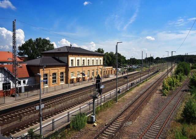 Der Bahnhof Bad Belzig wurde schon vor... Sinne der Verkehrswende. (Archivbild)  | Foto: Soeren Stache/dpa-Zentralbild/ZB