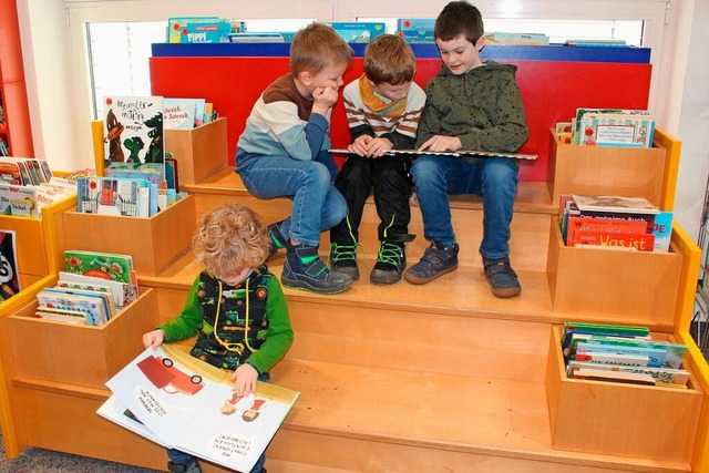 Dass Bcher auch bei der jungen Genera...g der offenen Tr der Mediathek Wehr.   | Foto: Marianne Bader