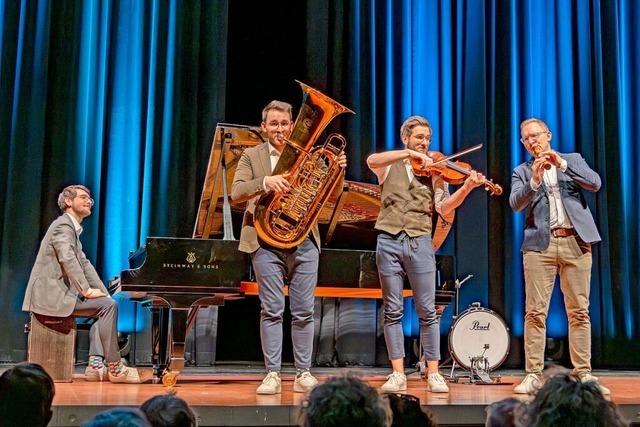 Klassische Musik mal ganz anders – die vier Hanke Brothers im Burghof in Lrrach