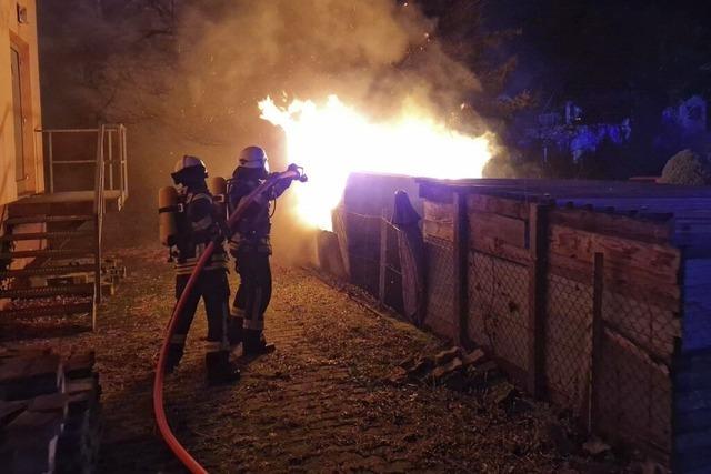 Gartenhtten in Flammen