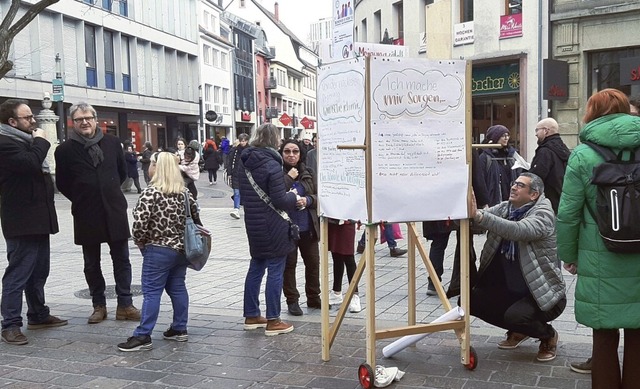 Das Bndnis 5 vor 12 stie   mit seine...er Fugngerzone auf rege Beteiligung.  | Foto: Thomas Seubert