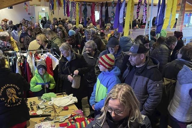 Nrrischer Flohmarkt in Unadingen: Viele Kostme fanden neue Bseitzer