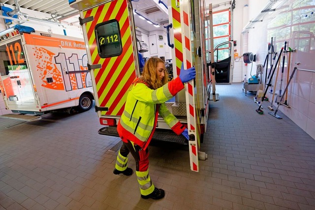 Arbeit auf Abruf leisten die Notfallsanitter  | Foto: Henning Kaiser (dpa)