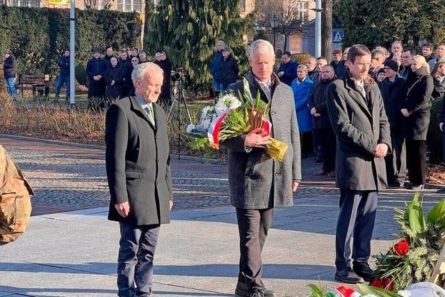 Breisacher Delegation gedenkt in Oswiecim der NS-Opfer