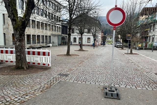 Der Schulhof in Schnau soll mit Sitzmbeln statt mit einem Grnzzaun abgesperrt werden