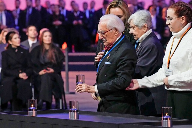 Leon Weintraub (99) hat am Montag bei ...h seine KZ-Zwangsarbeit  in Offenburg.  | Foto: Czarek Sokolowski (dpa)