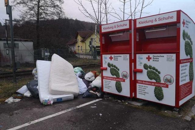 Altkleidercontainer in Schopfheim ziehen zu viel Mll an