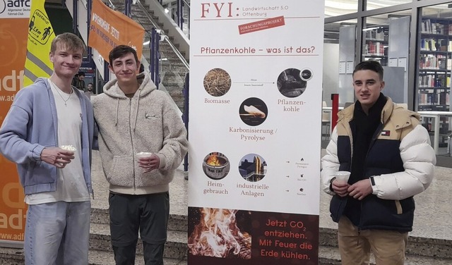 Marco, Niklas und Julian (v.l.) besuch...ucher, vielleicht bald als Studenten?   | Foto: Julika Lammermann