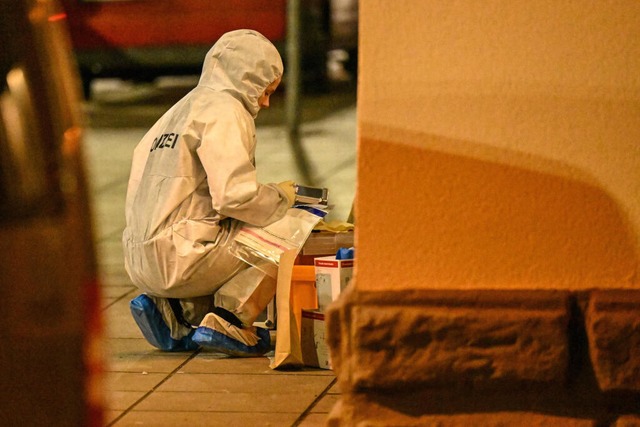 Am Dienstagabend wurde ein verletzter Mann gefunden.  | Foto: Marius Bulling (dpa)