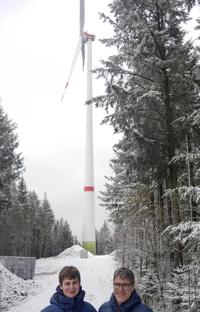 Janusz Lnser mit  Forstingenieur Dirk... der Holzschlgermatte am Schauinsland  | Foto: Katja Lnser