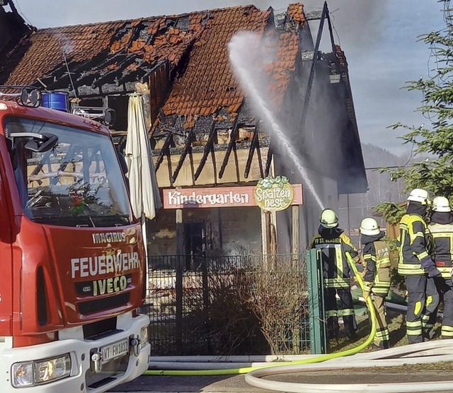 Ein Feuer hatte 2023 das Dorfgemeinschaftshaus Albtal zerstrt.  | Foto: Sebastian Barthmes