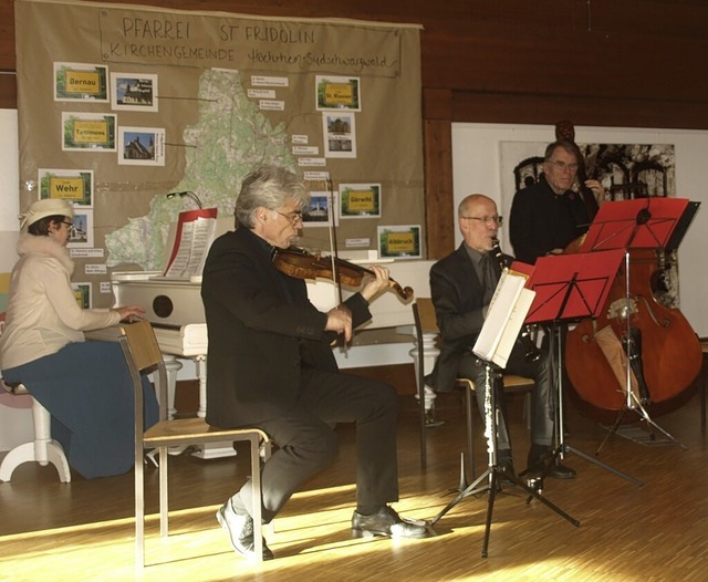 Das Salonmusik-Ensemble Fracklos im Grwihler Pfarrsaal  | Foto: Karin Steinebrunner