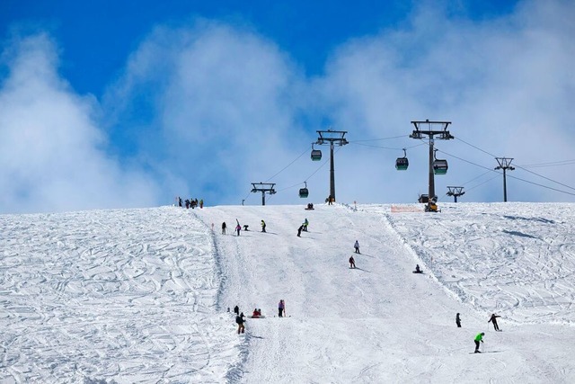 Skifahrer freuen sich ber ausreichend Schnee auf dem Feldberg.  | Foto: Wolfgang Scheu