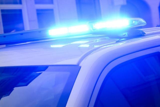 Die Polizei sucht nach einem beschdigten Auto in in Breisach