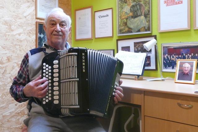 Der Schwrstdter Roland Fluri spielt seit fast 80 Jahren Akkordeon