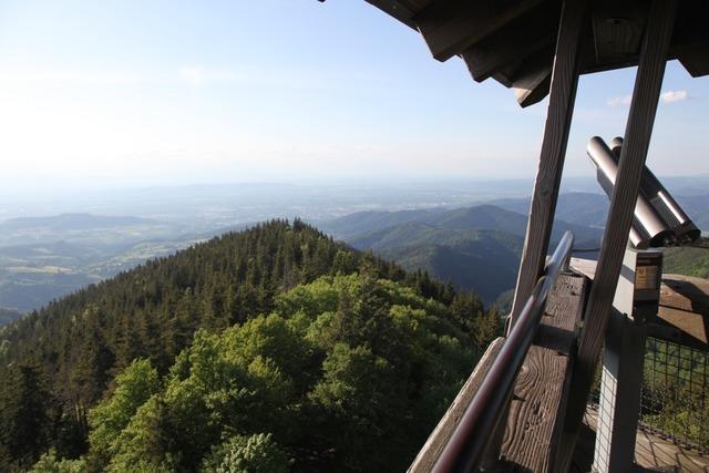 Schauinslandturm weiterhin gesperrt - Arbeiter warten auf gutes Wetter