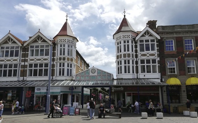 Die Highstreet-Arcaden von Bogor Reis ...e Innenstadt mit der Strandpromenade.   | Foto: Tonio Palick