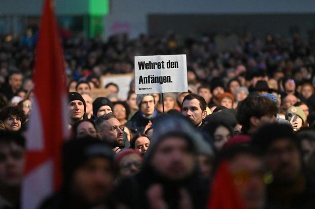 In Freiburg demonstrieren rund 15.000 Menschen gegen Rechts - auch rtliche CDU-Politiker uern sich