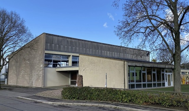 Die Mehrzweckhalle in  Orschweier ist in die Jahre gekommen.  | Foto: Bertold Obergfll