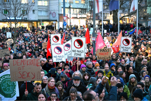 In Freiburg haben rund 15.000 Menschen gegen Rechts demonstriert