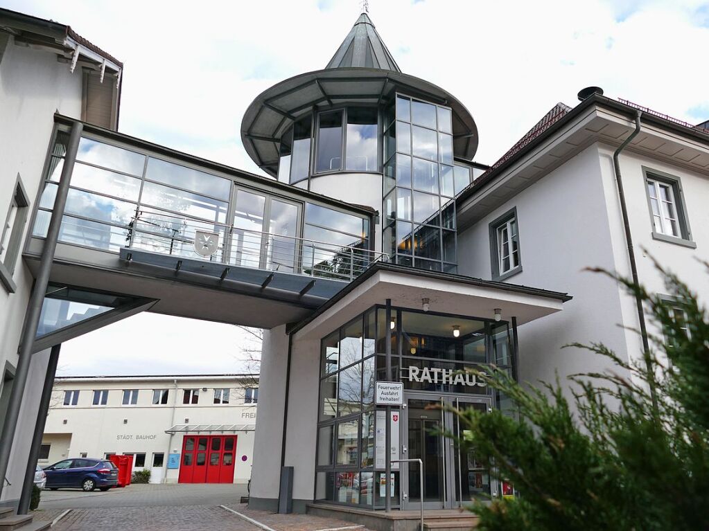 Feuerwehr und Bauhof liegen im Hinterhof des Rathauses.