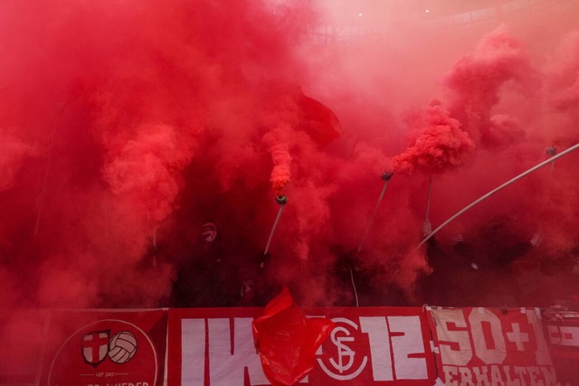 Die Freiburger Ultras  | Foto: Arne Amberg (Imago)