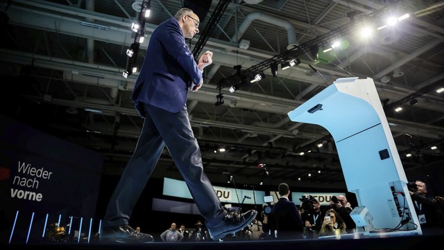 Unionskanzlerkandidat Friedrich Merz b...e vor dem CDU-Wahlparteitag am Montag.  | Foto: Christoph Soeder (dpa)