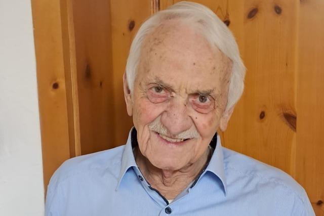 Fritz Kaiser feiert mit 19 Urenkeln seinen 90. Geburtstag in Zell-Adelsberg