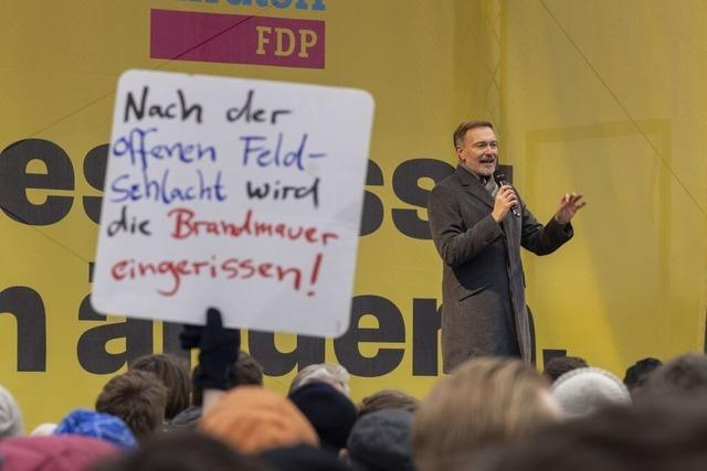 Polit-Beben sprbar: FDP-Chef Christian Lindner wird in Freiburg ausgebuht