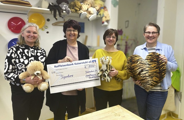 Die Burkheimer Landfrauen konnten 1000...ojekt &#8222;Tigerherz&#8220; spenden.  | Foto: Landfrauenverein