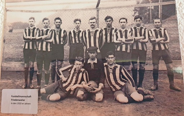 Fuballteam aus Friedenweiler in den 20er-Jahren des vorigen Jahrhunderts  | Foto: Repro Vereinschronik v. Sonja Niederer