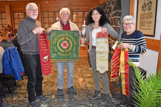 Jetzt fehlt nur noch die alte Fahne des einstigen Fahrradverein Immergrn aus Birkendorf