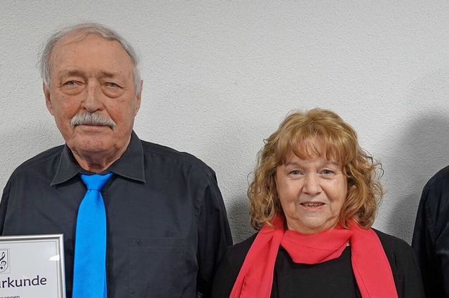 Geehrt wurden Reinhard Rumler und Waltraud Biehler.  | Foto: Hans-Jrgen Sackmann