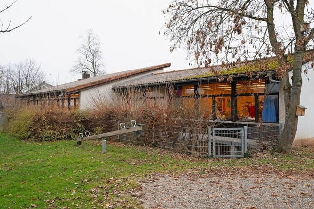 Fenster mssen ausgebaut, Schadstoffe ...schen Kirchengemeinde ist viel zu tun.  | Foto: Volker Mnch