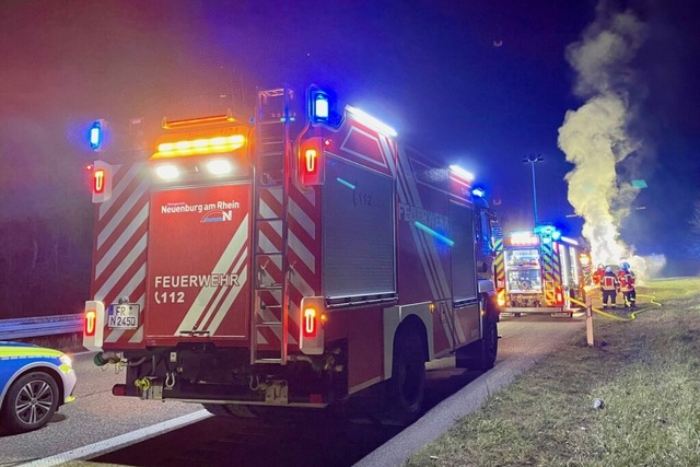 Die Neuenburger Feuerwehr war mit einem Groaufgebot im Einsatz.  | Foto: Feuerwehr Neuenburg