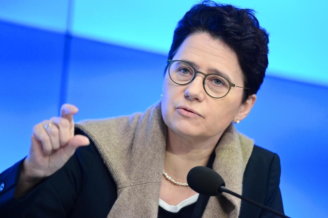 Justizministerin Marion Gentges appelliert, das Gesetz zu prfen.  | Foto: Bernd Weibrod (dpa)